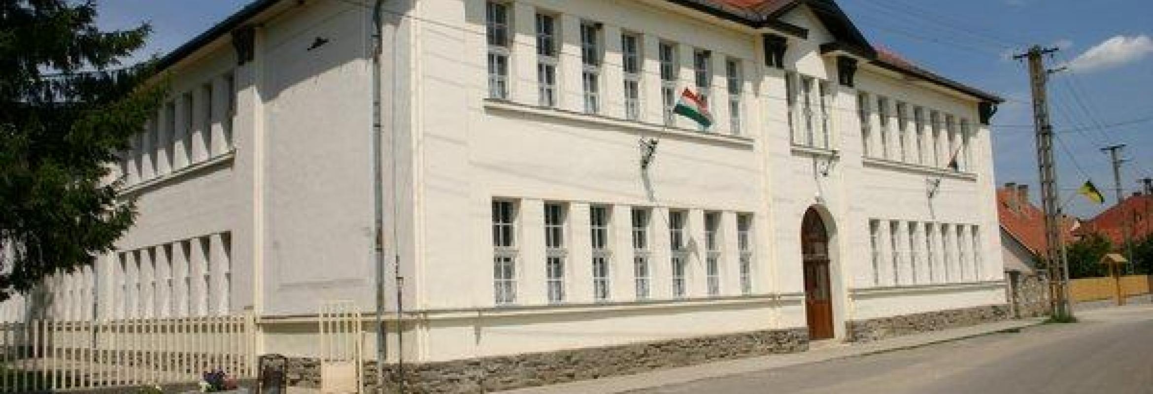 Apáczai Csere János Általános Iskola, Szendrő